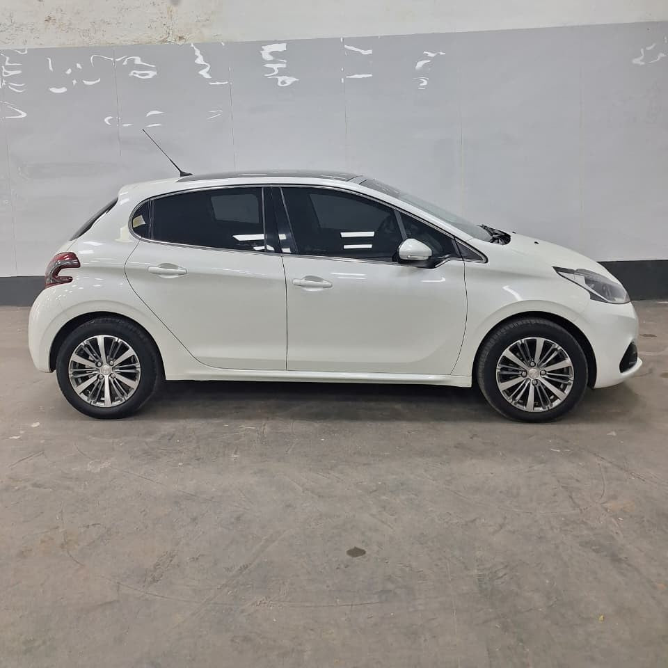PEUGEOT 208 FELINE 1.6 – 2016 – 69000 KM