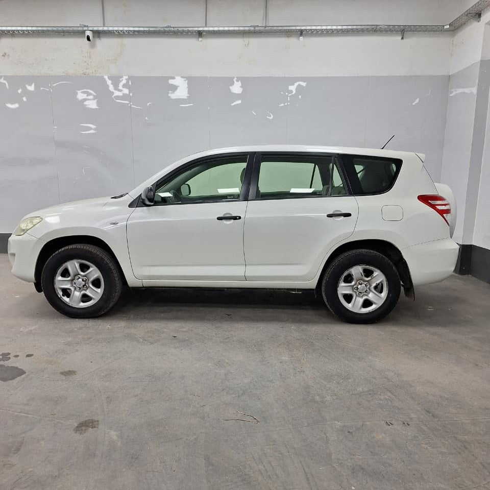 TOYOTA RAV4 4 2.4 AT - 2013 - 247000 KM - Belacar
