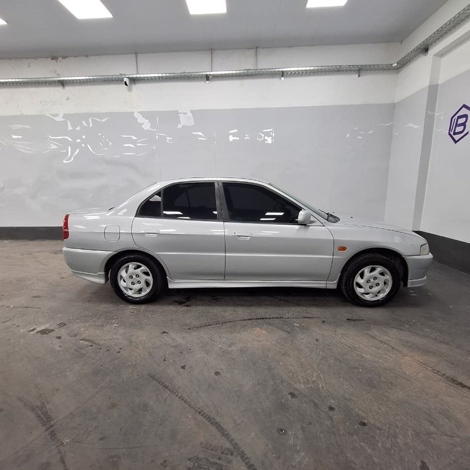 MITSUBISHI LANCER GLXI 1.6 N – 1999 – 346.000 KMS - Belacar