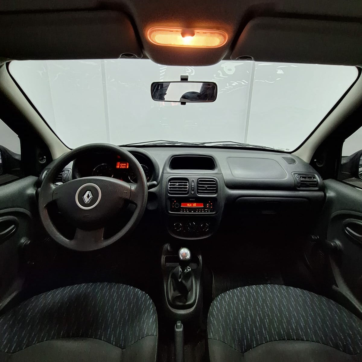RENAULT CLIO MIO CONFORT - 2015 -  179.000 KMS - Belacar